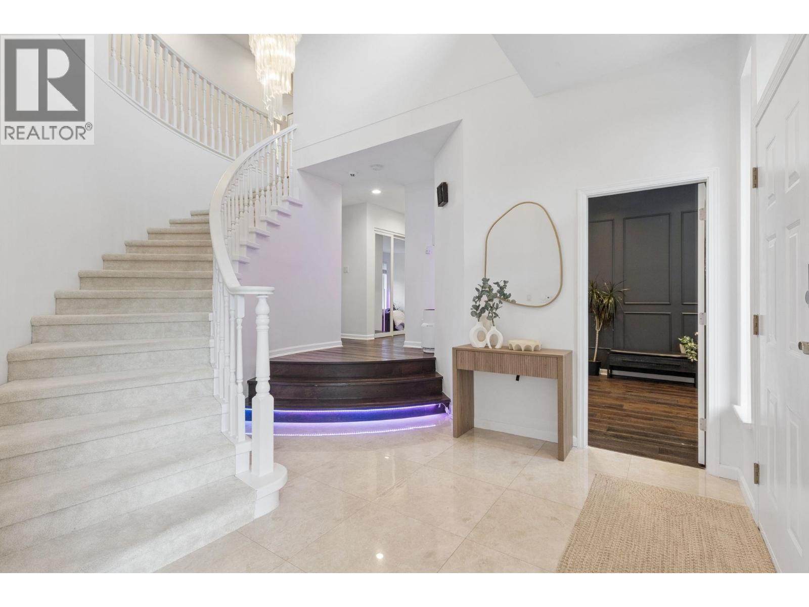 456 Montroyal Boulevard, North Vancouver, British Columbia  V7N 3E1 - Photo 4 - R3164078