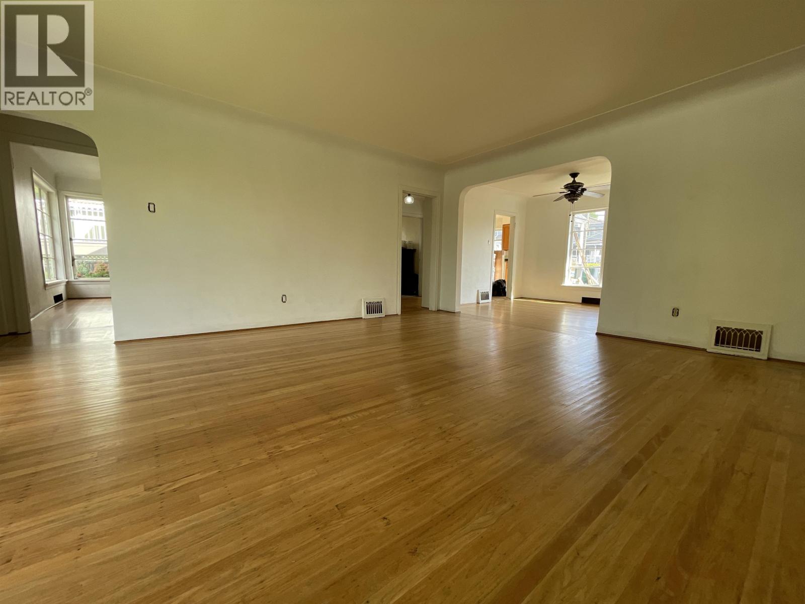 Listing Picture 9 of 23 : 2772 E 5TH AVENUE, Vancouver / 溫哥華 - 魯藝地產 Yvonne Lu Group - MLS Medallion Club Member