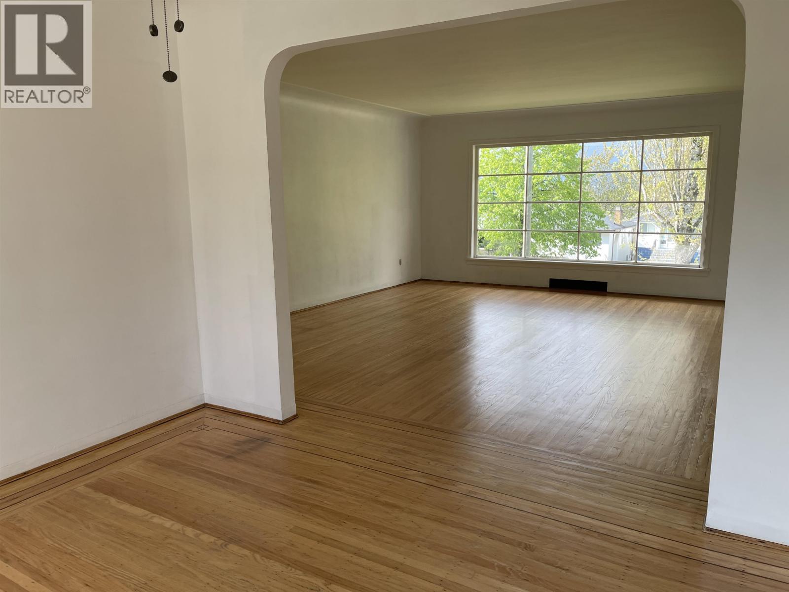 Listing Picture 14 of 23 : 2772 E 5TH AVENUE, Vancouver / 溫哥華 - 魯藝地產 Yvonne Lu Group - MLS Medallion Club Member