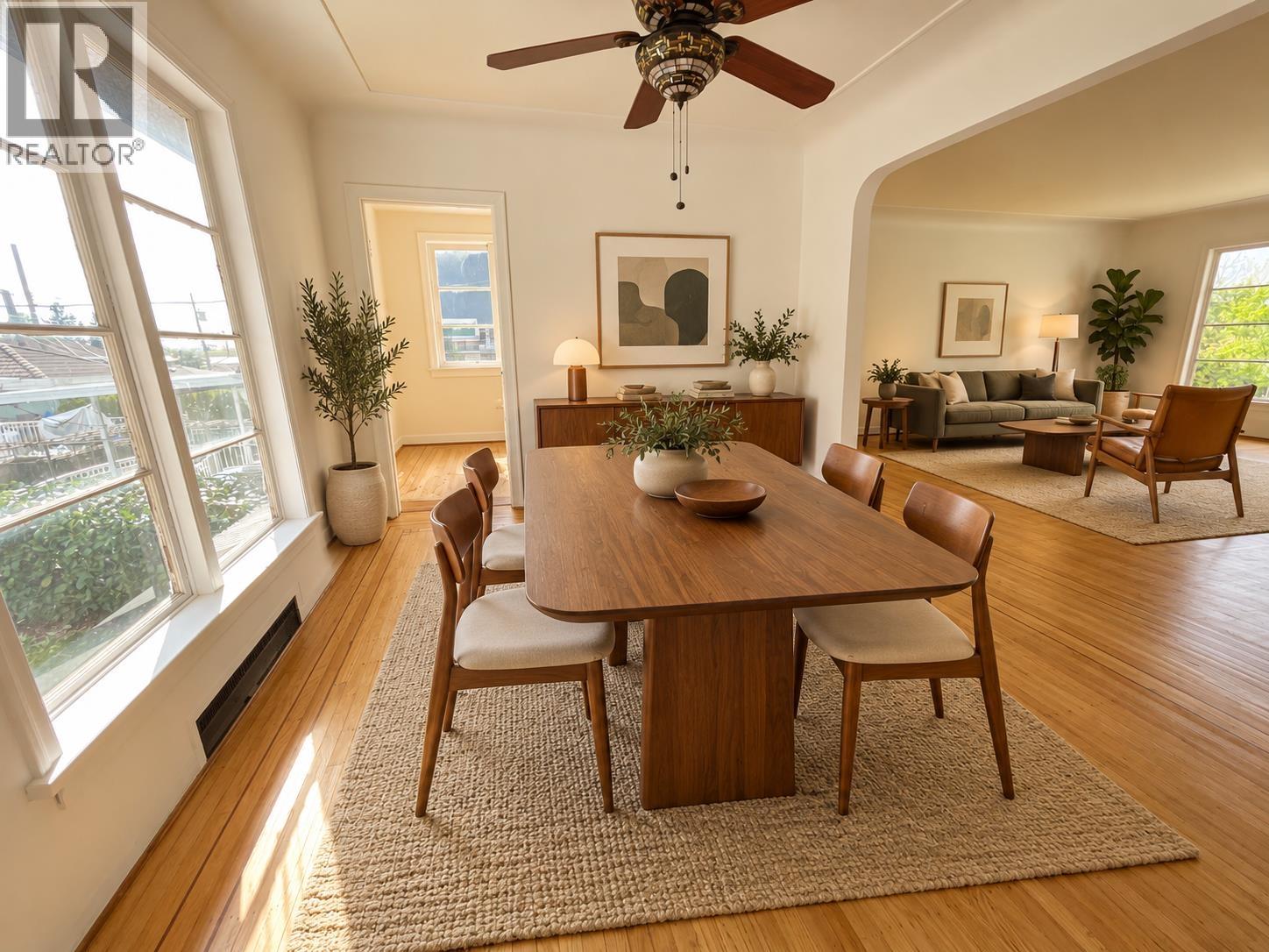 Listing Picture 3 of 23 : 2772 E 5TH AVENUE, Vancouver / 溫哥華 - 魯藝地產 Yvonne Lu Group - MLS Medallion Club Member