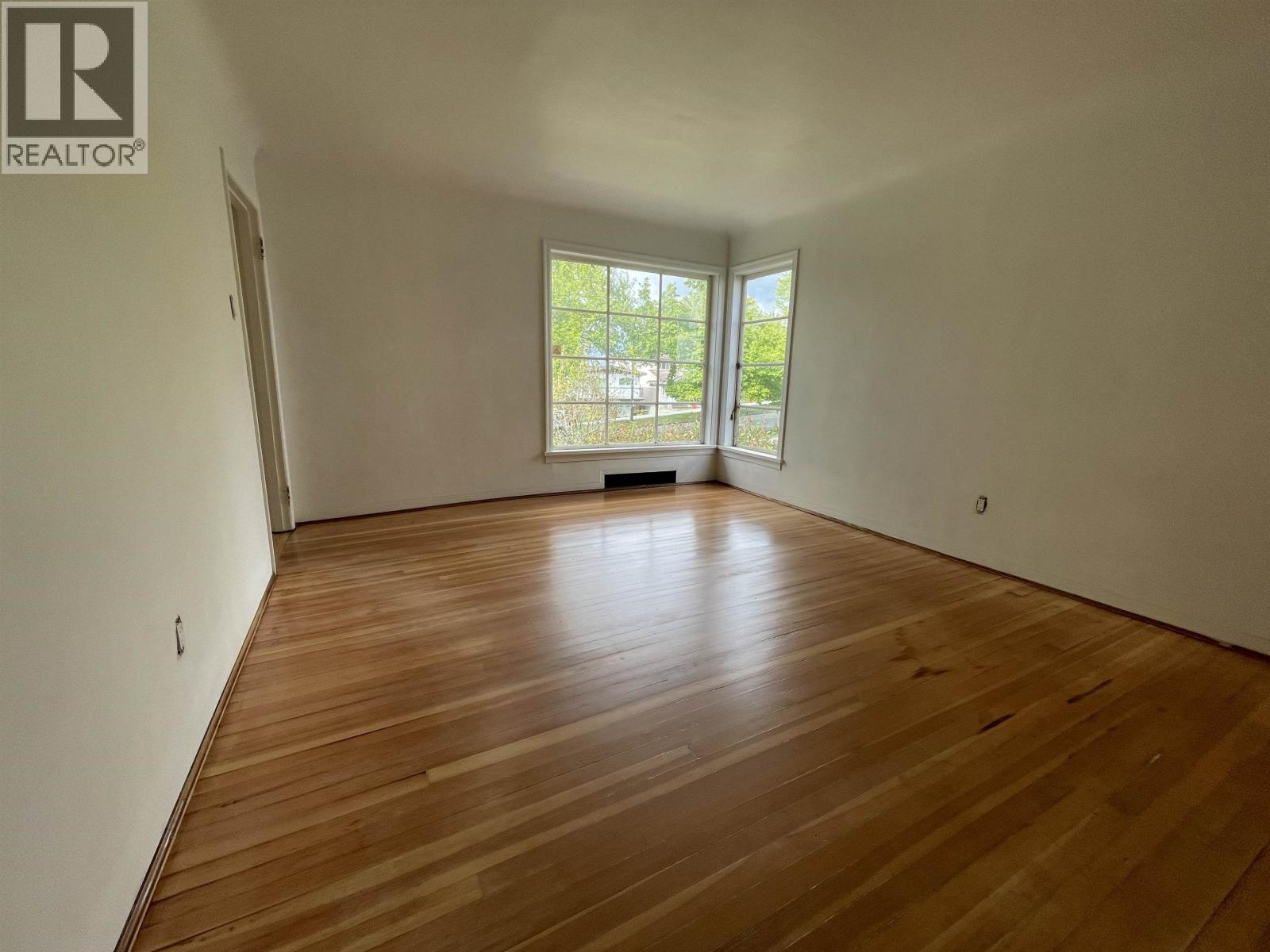 Listing Picture 12 of 23 : 2772 E 5TH AVENUE, Vancouver / 溫哥華 - 魯藝地產 Yvonne Lu Group - MLS Medallion Club Member