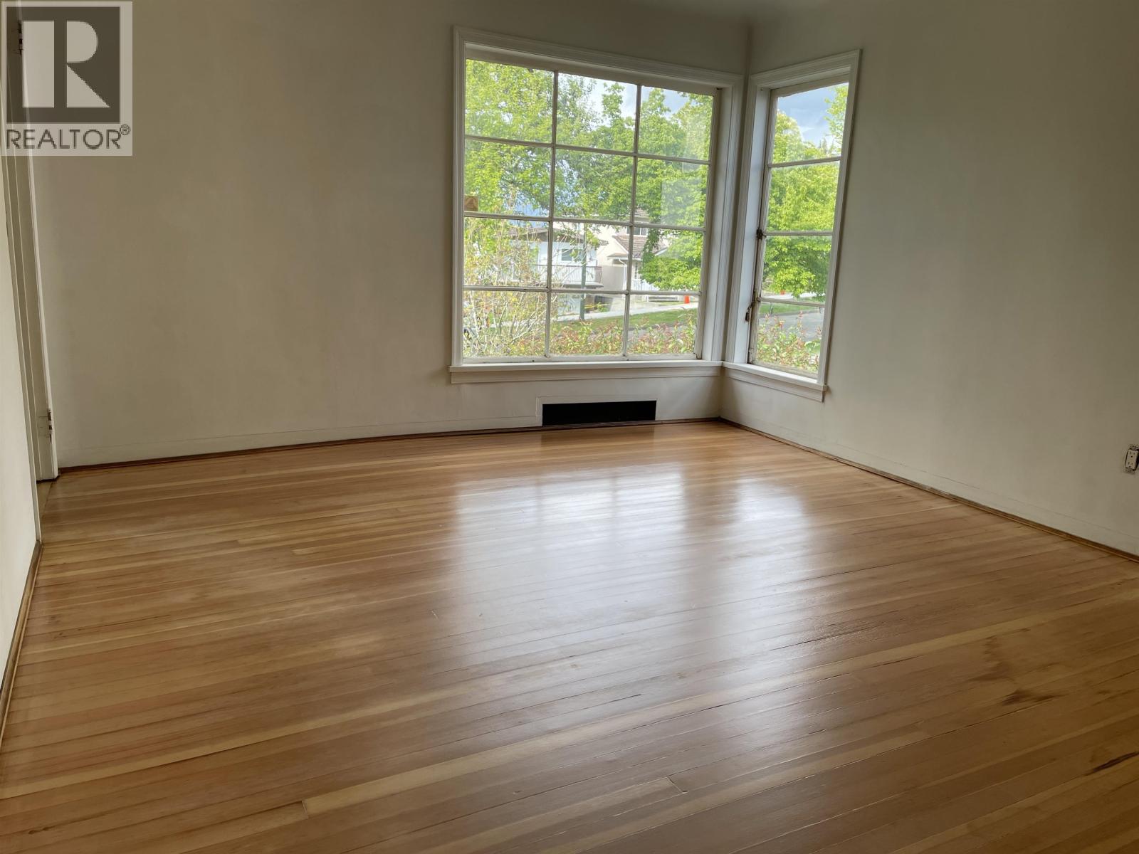 Listing Picture 11 of 23 : 2772 E 5TH AVENUE, Vancouver / 溫哥華 - 魯藝地產 Yvonne Lu Group - MLS Medallion Club Member