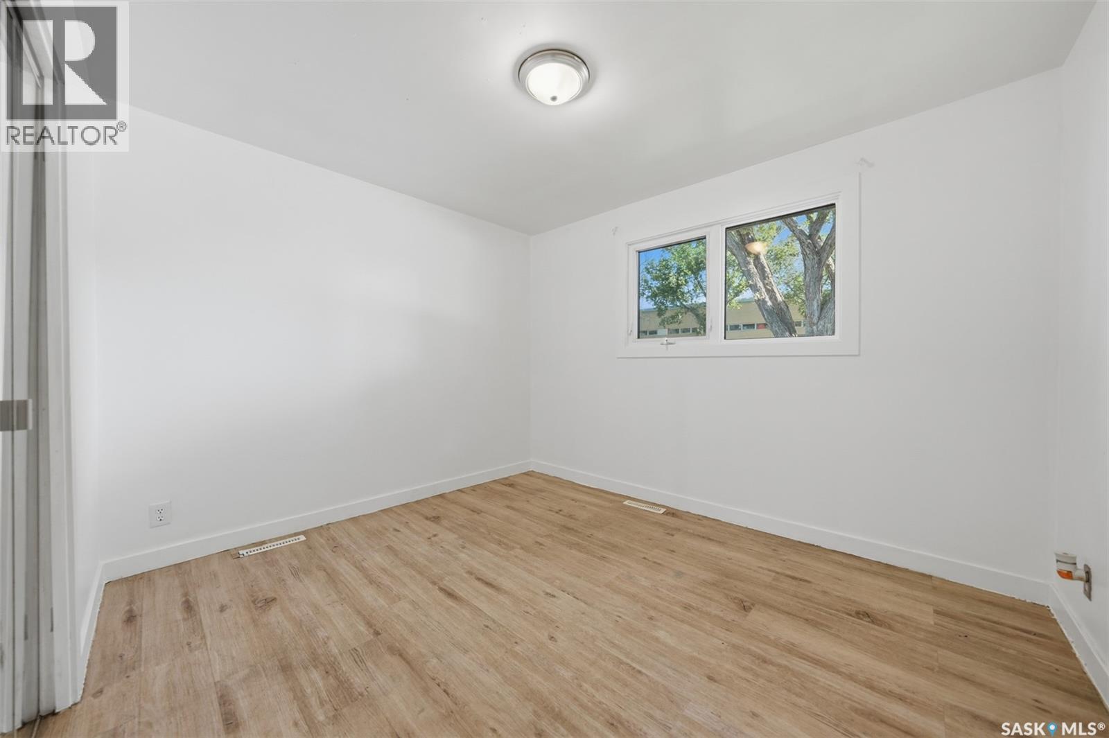 405 W Avenue N, Saskatoon, Saskatchewan  S7L 3G9 - Photo 15 - SK048196