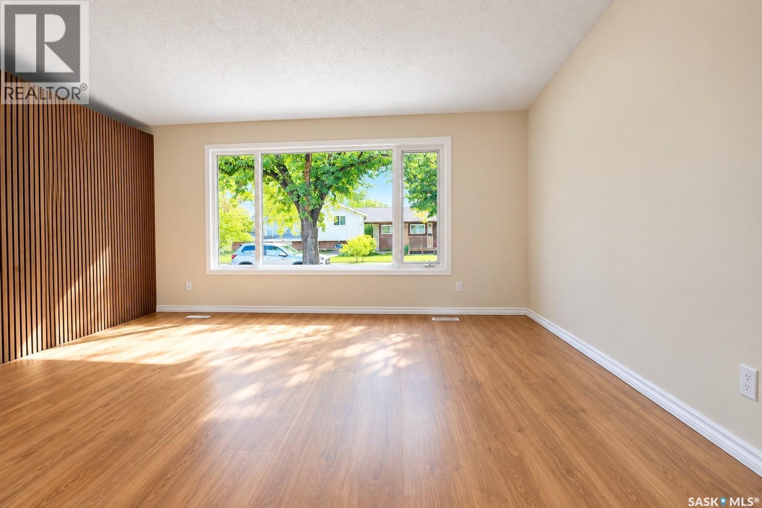 910 Devonshire Drive N, Regina, Saskatchewan  S4X 2L8 - Photo 3 - SK047657