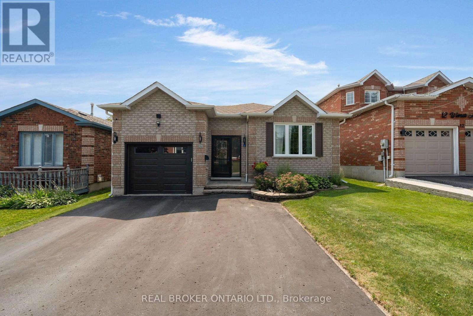 10 WISMER AVENUE, Barrie, Ontario