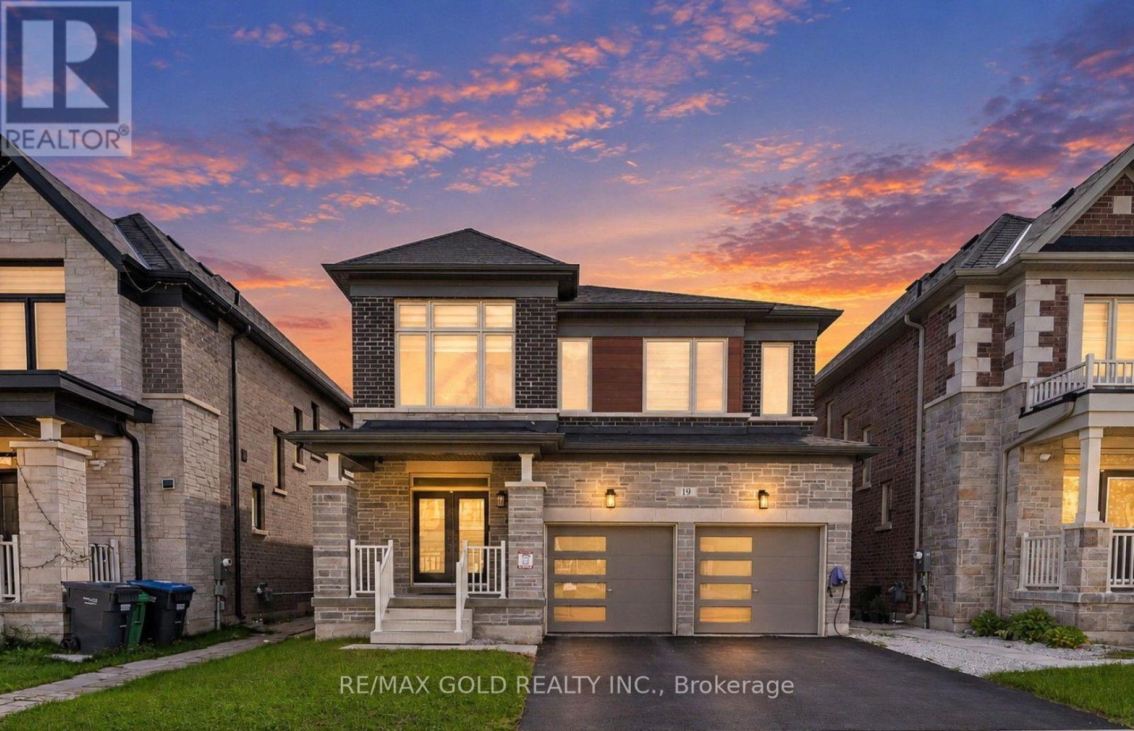 19 TRELLANOCK ROAD, Brampton, Ontario