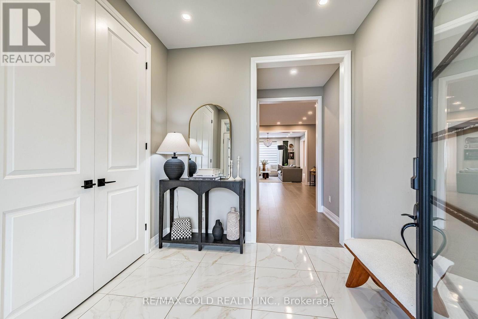 19 Trellanock Road, Brampton, Ontario  L6Y 6K8 - Photo 4 - W13775896