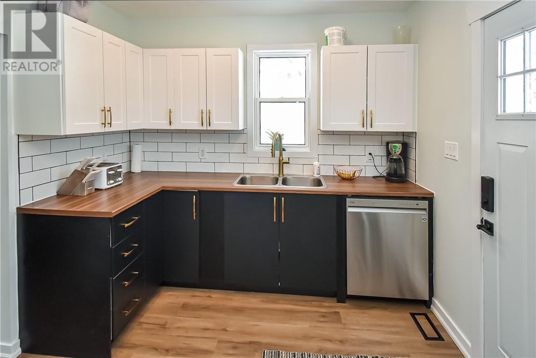 14 B Sixth Avenue photo 3