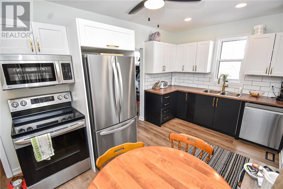 14 B Sixth Avenue photo 4