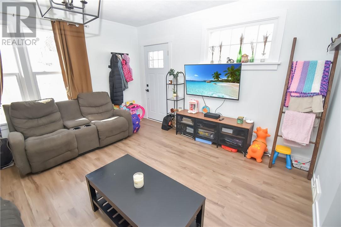 14 B Sixth Avenue photo 5