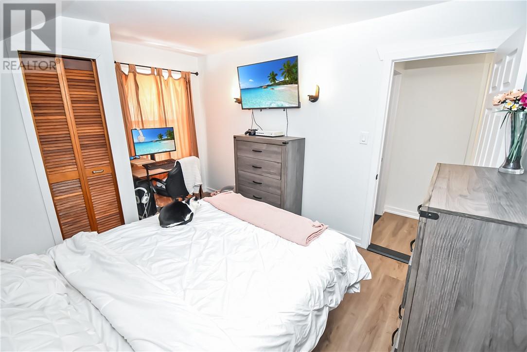 14 B Sixth Avenue photo 9