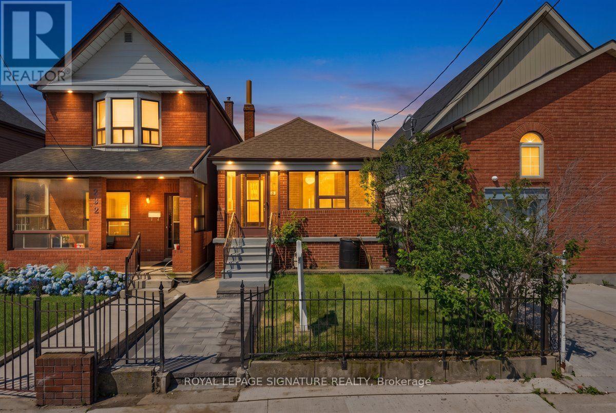 234 Nairn Avenue, Toronto, Ontario  M6E 4H4 - Photo 4 - W13695310