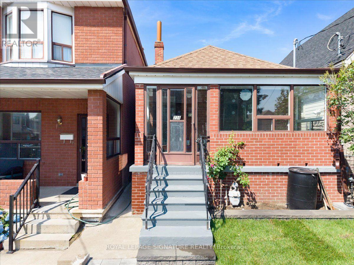 234 Nairn Avenue, Toronto, Ontario  M6E 4H4 - Photo 6 - W13695310
