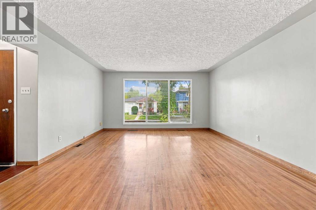 529 28 Avenue NW, Calgary, Alberta  T2M 2K9 - Photo 3 - A2344849