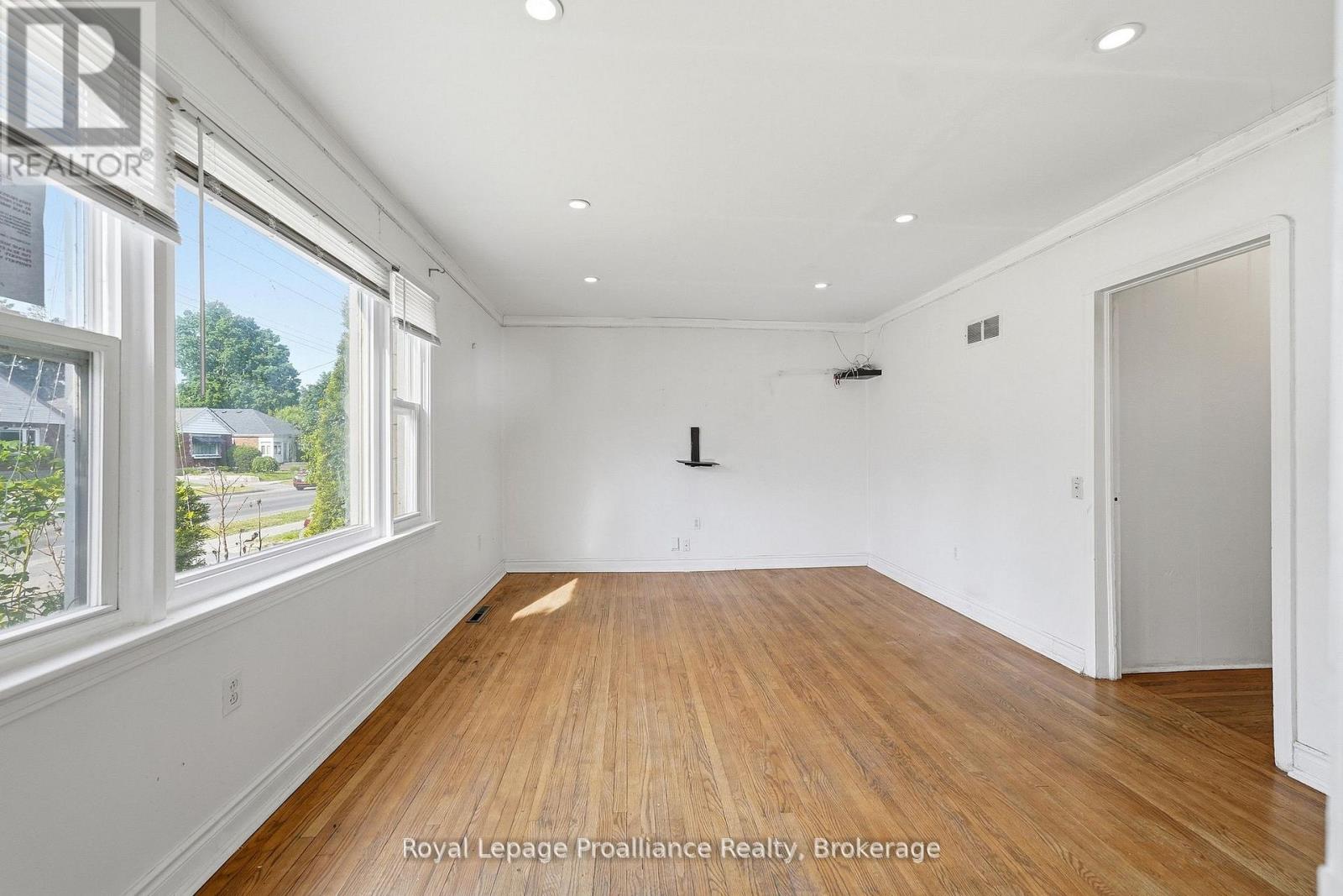 355 Bridge Street, Belleville (Thurlow Ward), Ontario  K8N 1P7 - Photo 13 - X13775902
