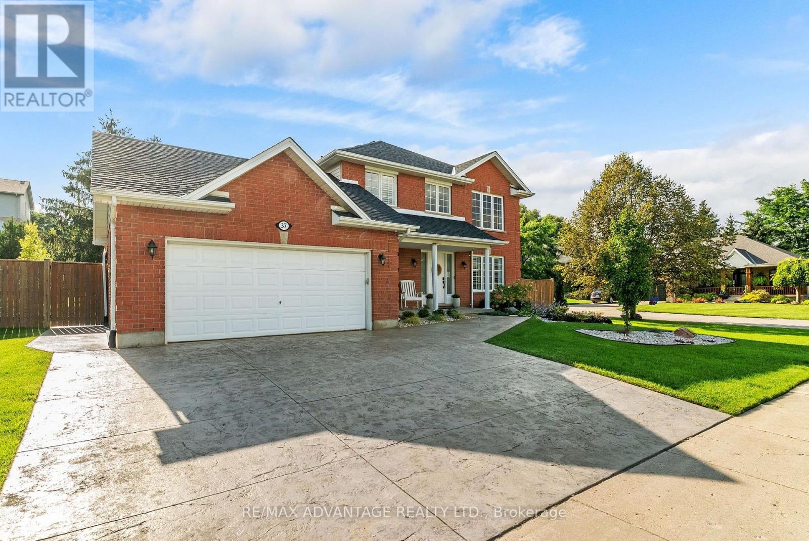 37 Calvert Lane, Middlesex Centre, Ontario  N0M 2A0 - Photo 2 - X13775940