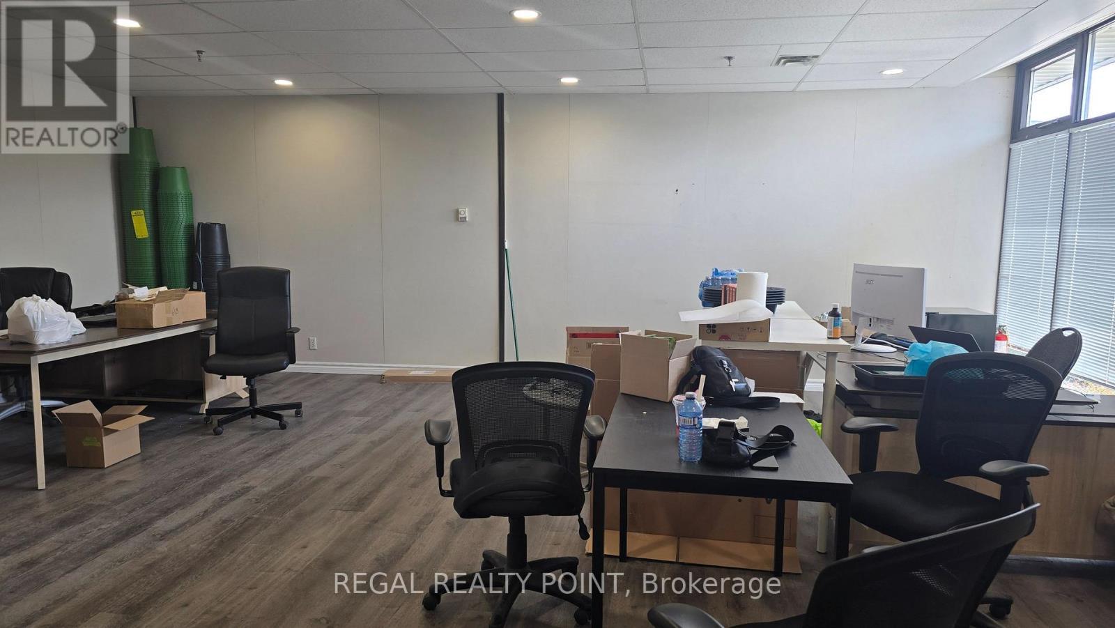 Unit 10 - 35 West Pearce Street, Richmond Hill, Ontario  L4B 1E3 - Photo 2 - N13775936