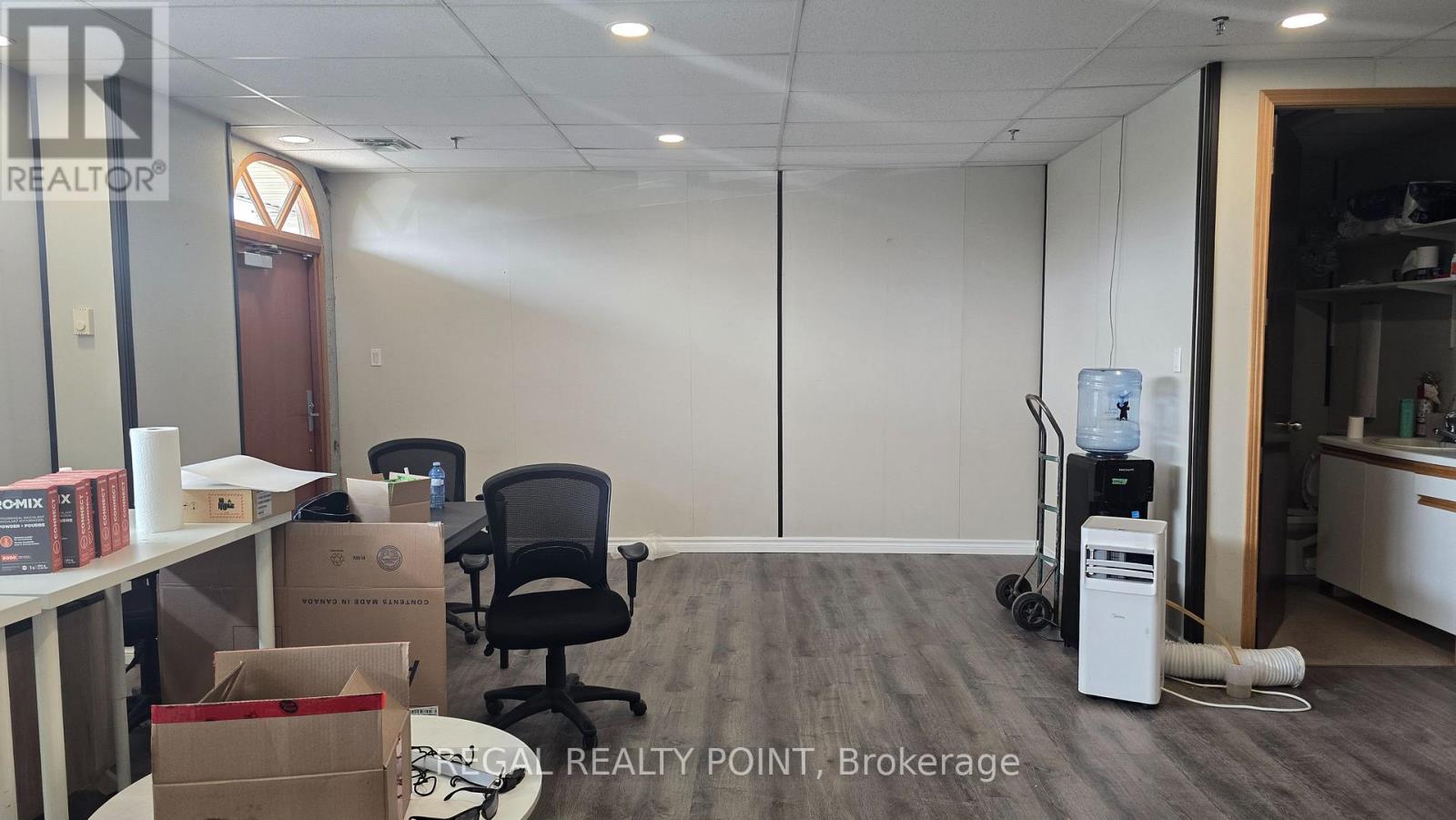 Unit 10 - 35 West Pearce Street, Richmond Hill, Ontario  L4B 1E3 - Photo 3 - N13775936