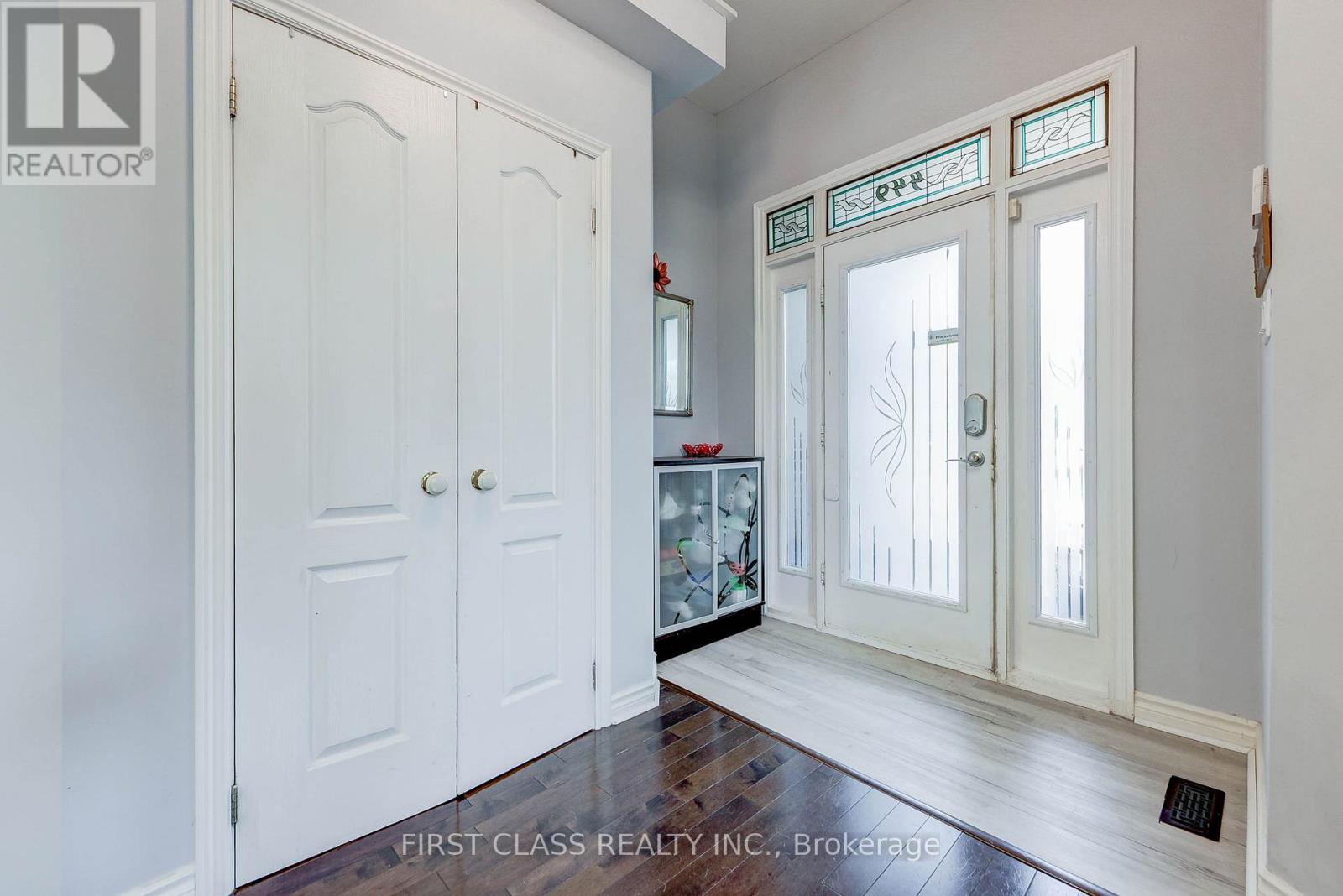 449 Alex Doner Drive, Newmarket, Ontario  L3X 1C3 - Photo 4 - N13775952