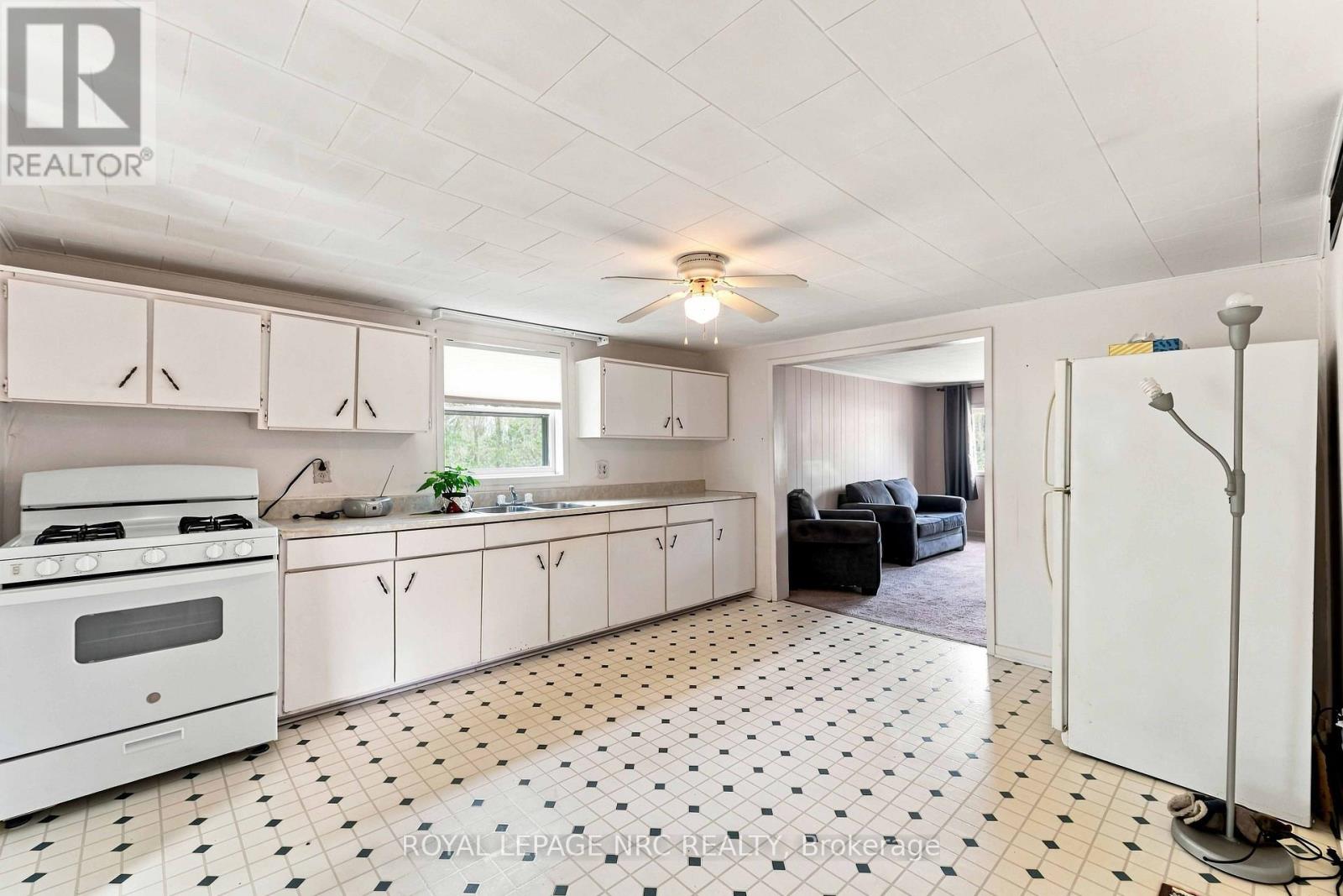 4610 Bridge Street, Niagara Falls, Ontario  L2E 2R8 - Photo 12 - X13775988