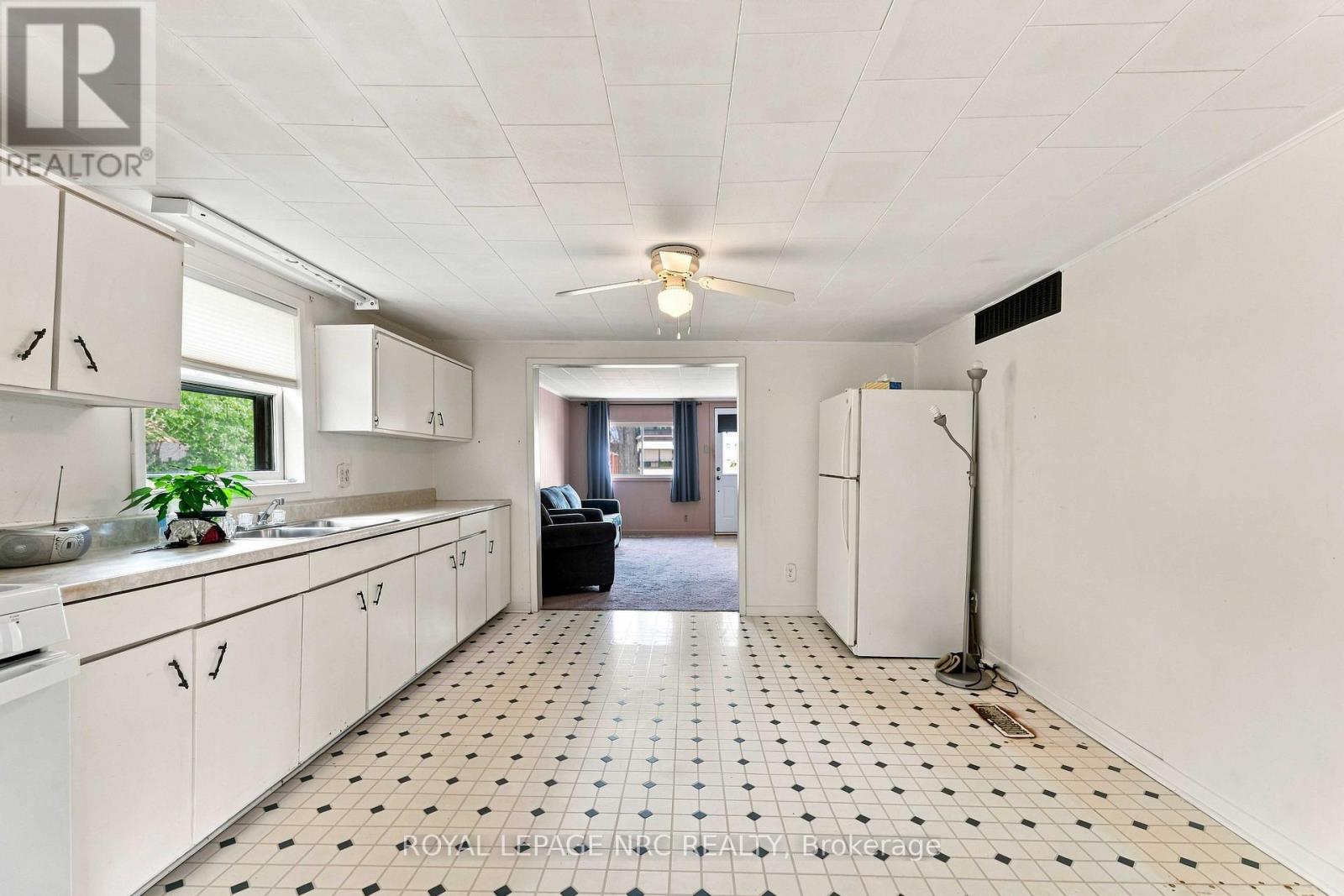 4610 Bridge Street, Niagara Falls, Ontario  L2E 2R8 - Photo 13 - X13775988