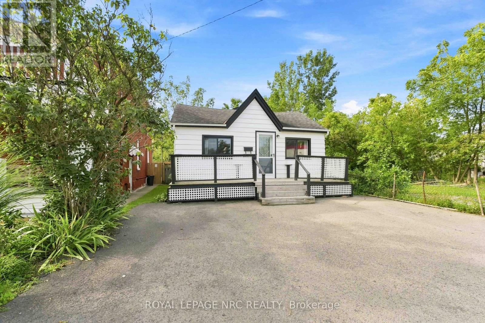 4610 Bridge Street, Niagara Falls, Ontario  L2E 2R8 - Photo 2 - X13775988