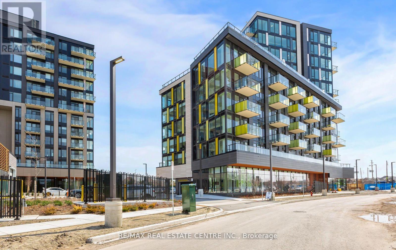 210 - 3006 William Cutmore Boulevard, Oakville, Ontario  L6H 8A4 - Photo 3 - W13776002