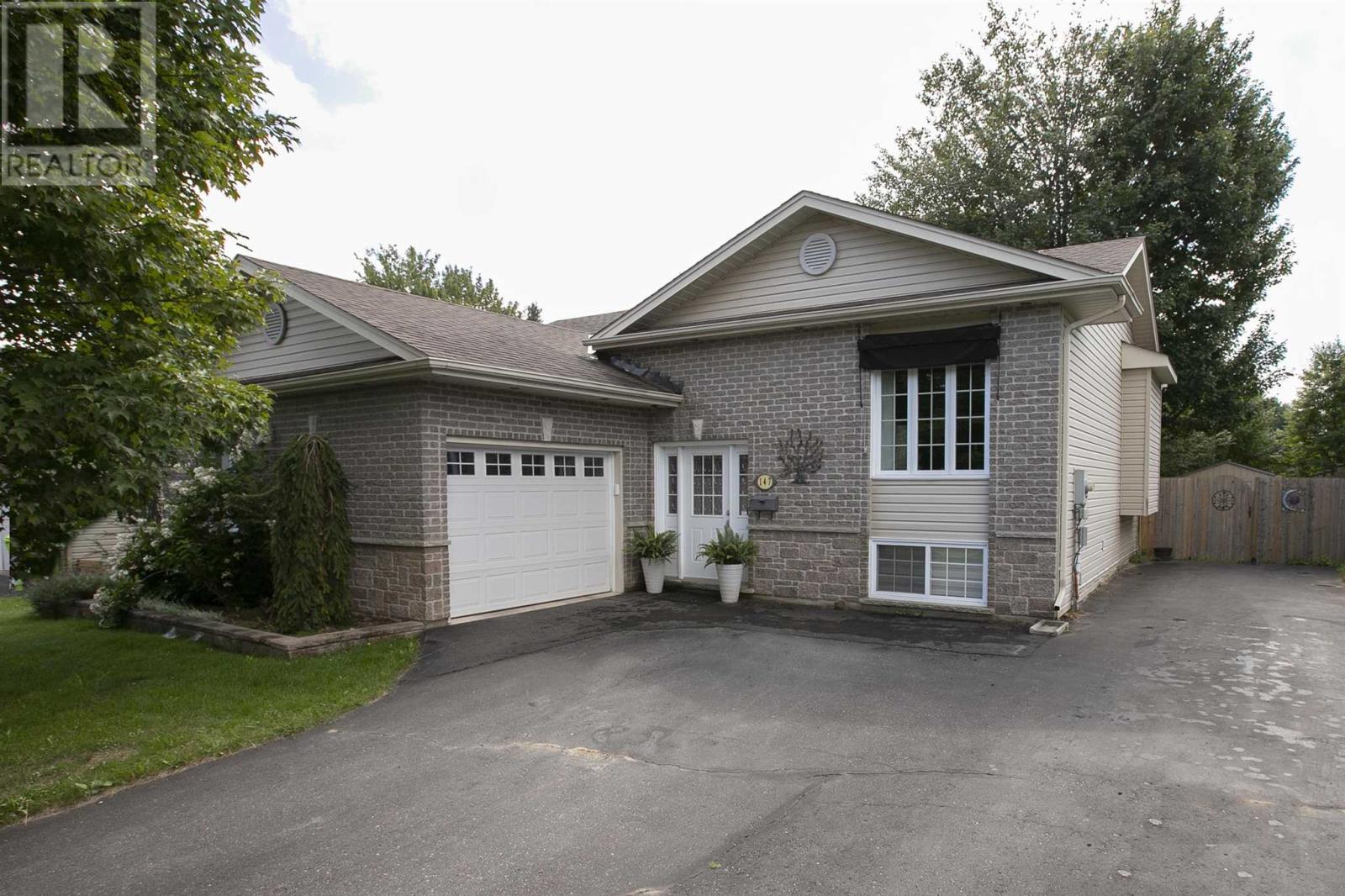 147 Queensgate BLVD, Sault Ste. Marie, Ontario
