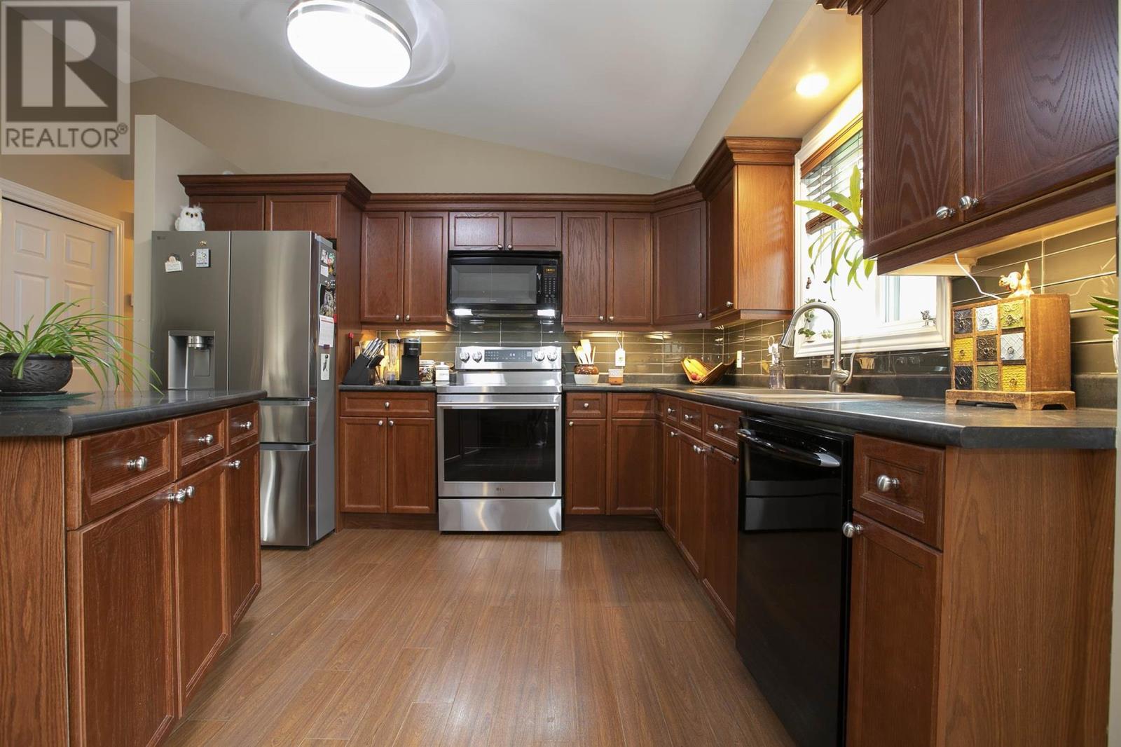 147 Queensgate Blvd, Sault Ste. Marie, Ontario  P6A 6Y4 - Photo 24 - SM262488