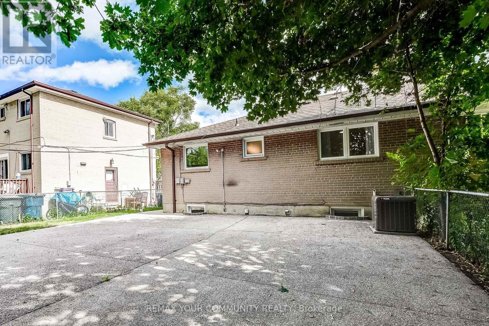 53 Glory Crescent, Toronto, Ontario  M1E 2B9 - Photo 26 - E13733866