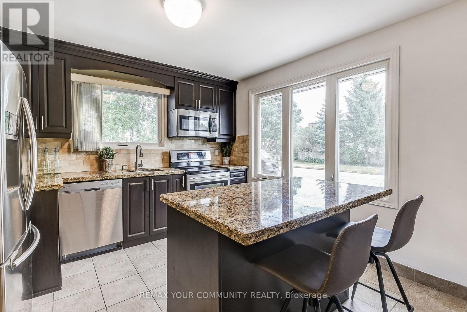 53 Glory Crescent, Toronto, Ontario  M1E 2B9 - Photo 6 - E13733866