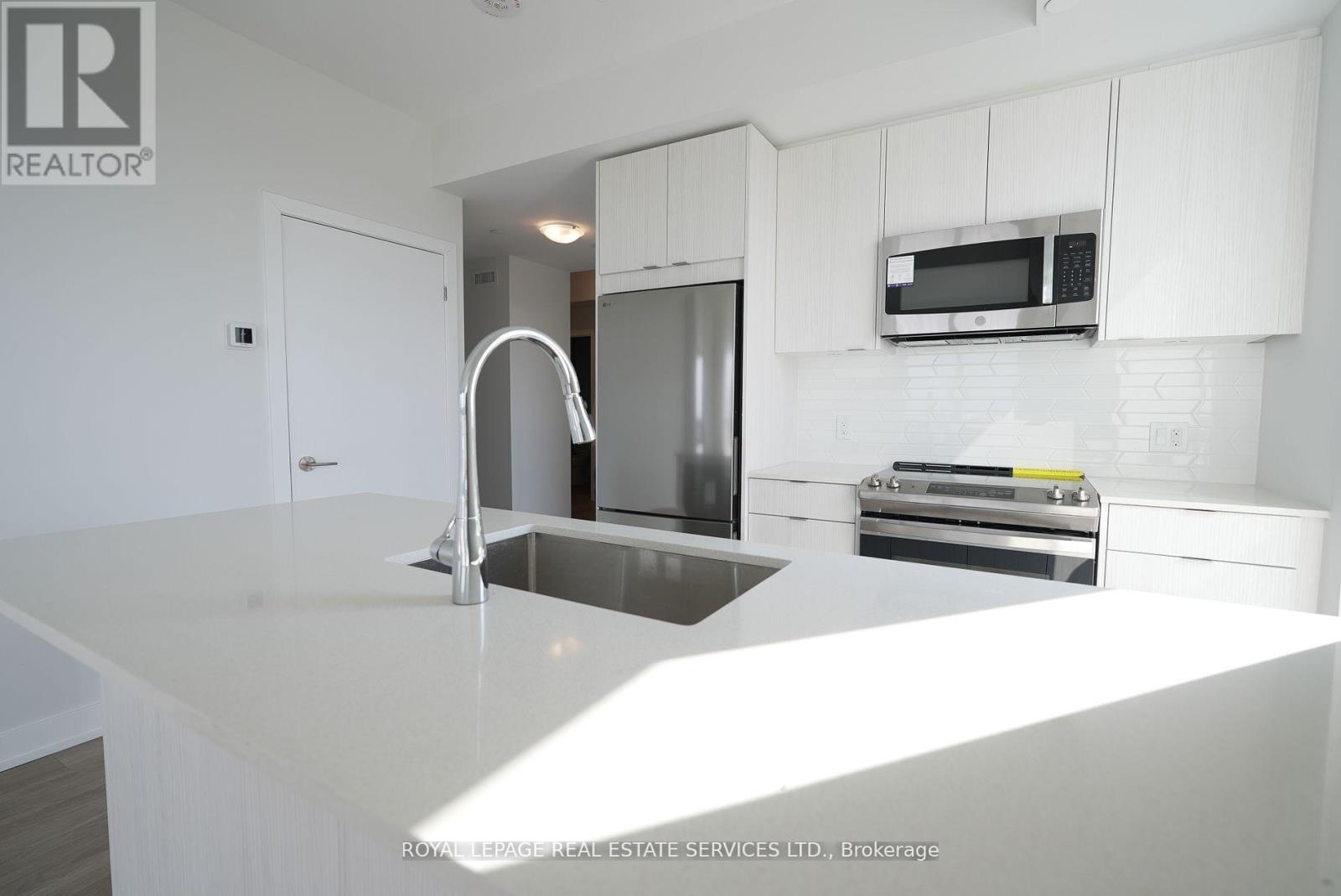 2701 - 4130 Parkside Village, Mississauga, Ontario  L5B 0L7 - Photo 3 - W13776052
