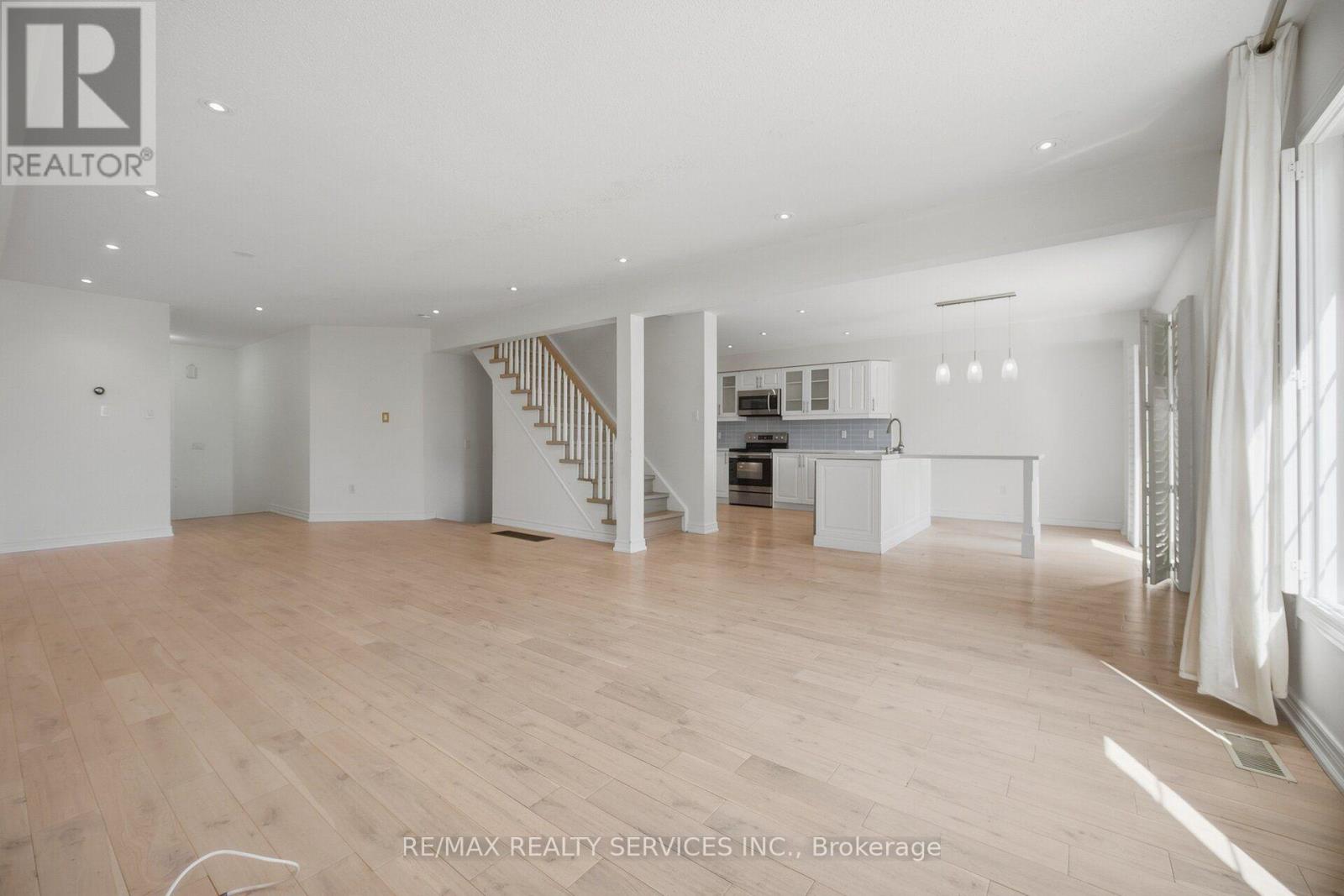 33 Sewells Lane, Brampton, Ontario  L7A 2Z9 - Photo 10 - W13772944