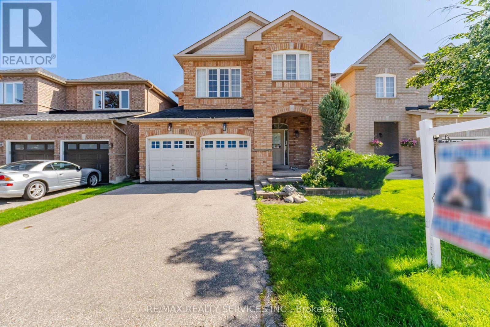 33 Sewells Lane, Brampton, Ontario  L7A 2Z9 - Photo 2 - W13772944