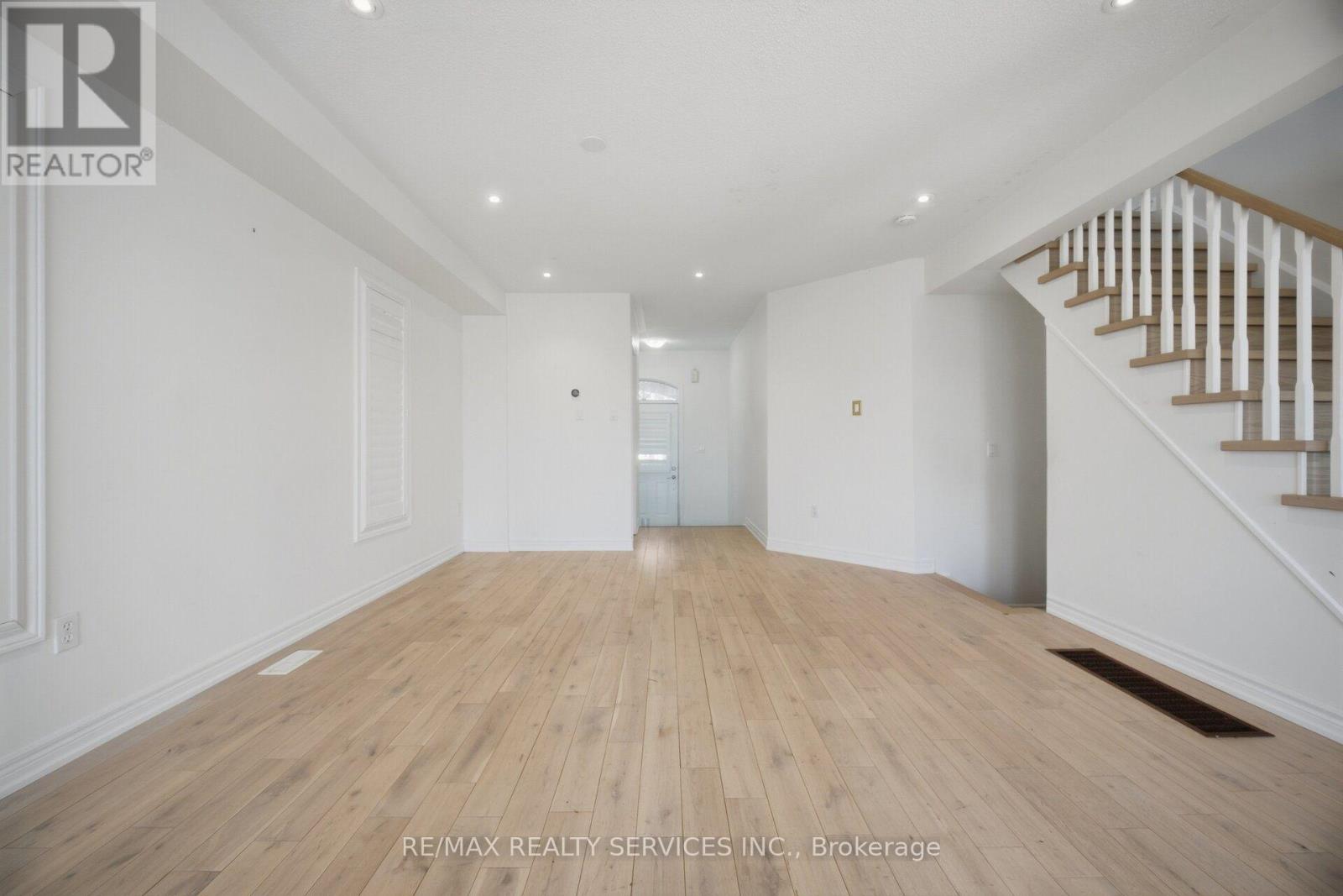 33 Sewells Lane, Brampton, Ontario  L7A 2Z9 - Photo 8 - W13772944