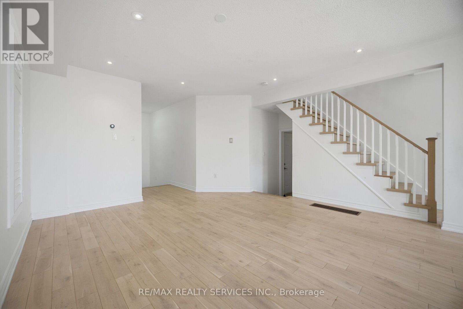 33 Sewells Lane, Brampton, Ontario  L7A 2Z9 - Photo 7 - W13772944