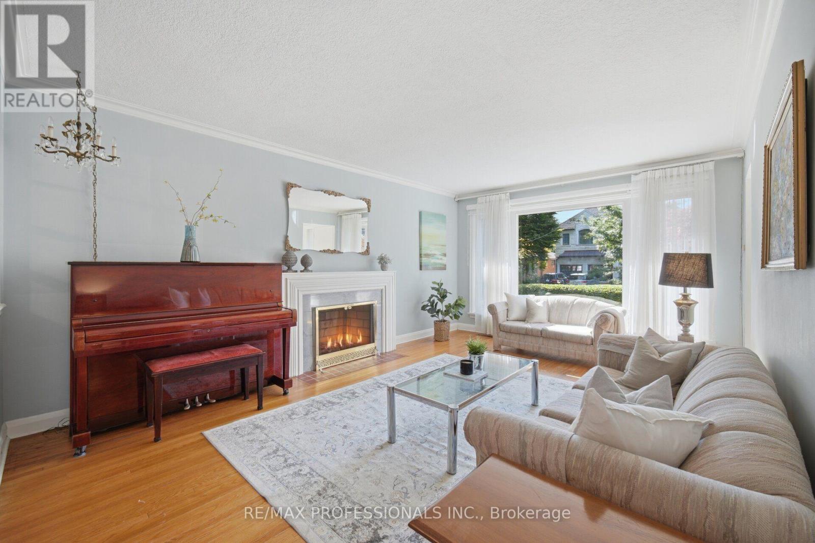 42 Cardigan Road, Toronto, Ontario  M8Z 2W2 - Photo 11 - W13771856