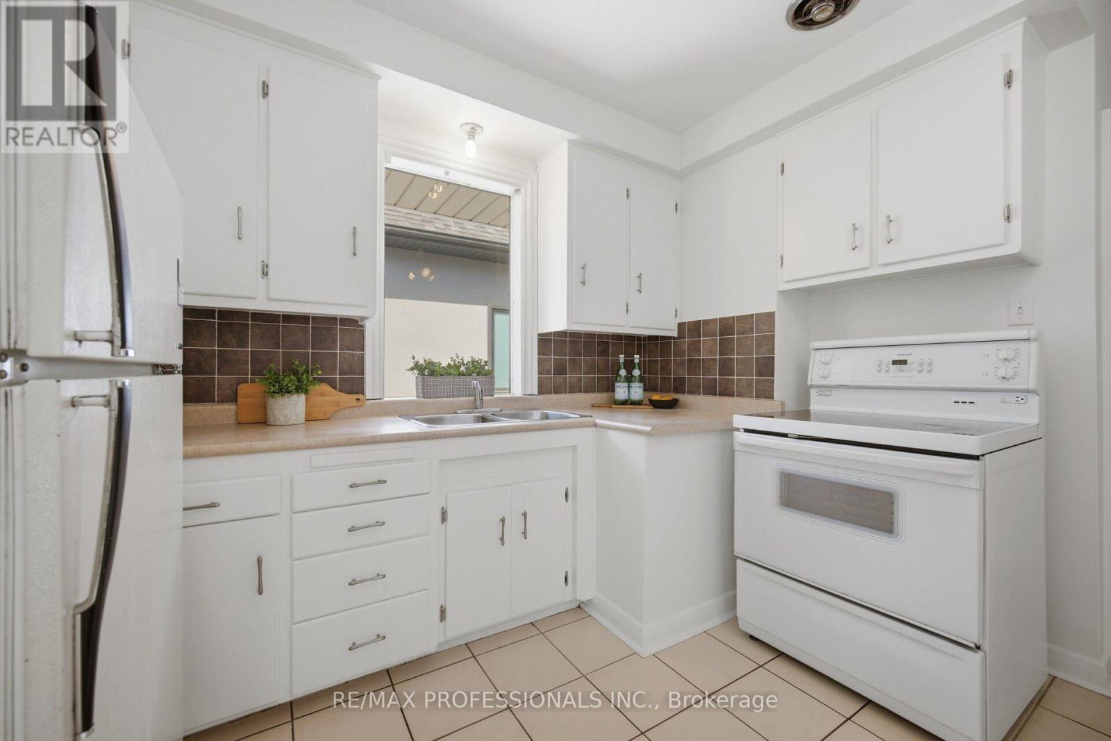 42 Cardigan Road, Toronto, Ontario  M8Z 2W2 - Photo 18 - W13771856