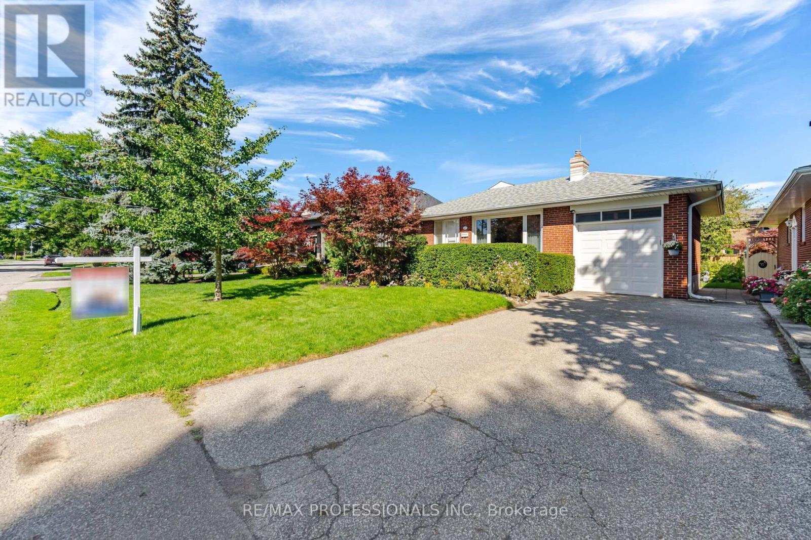 42 Cardigan Road, Toronto, Ontario  M8Z 2W2 - Photo 3 - W13771856
