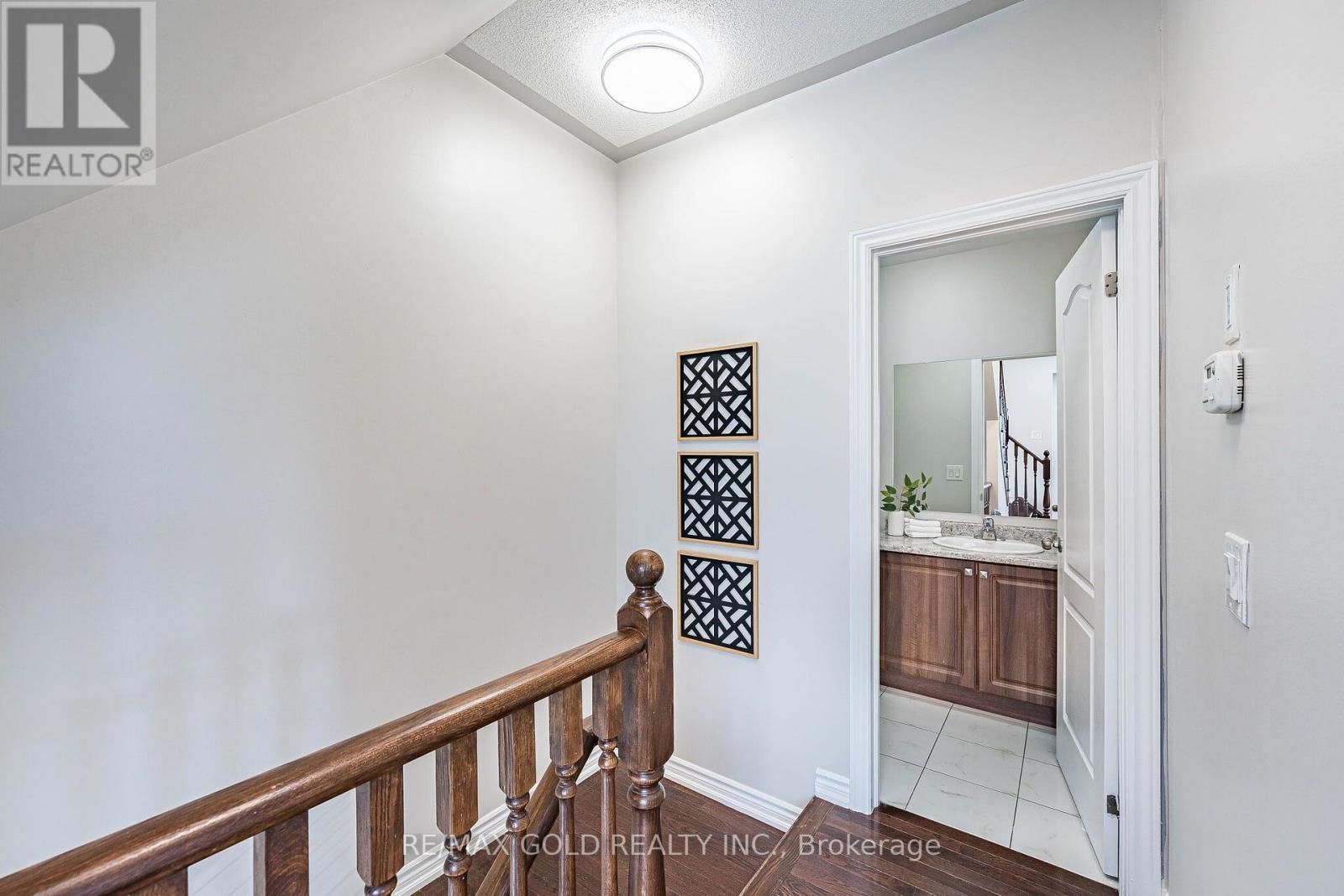 2 Cosbury Lane, Caledon, Ontario  L7C 4H2 - Photo 13 - W13771438