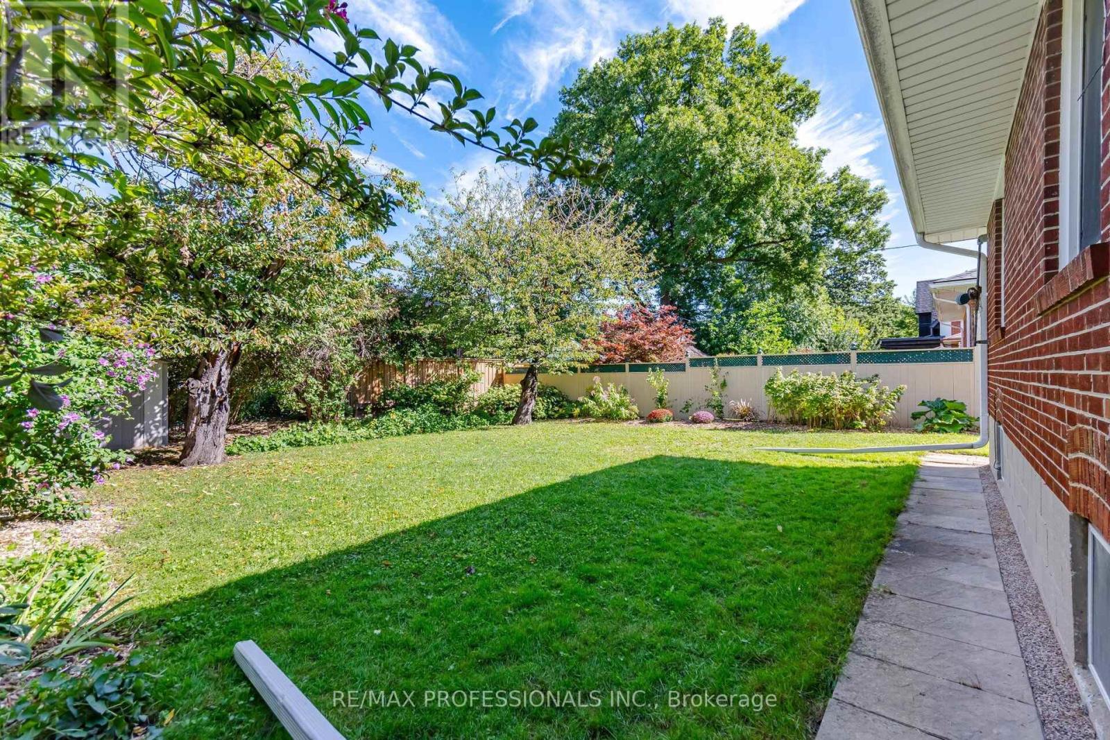 42 Cardigan Road, Toronto, Ontario  M8Z 2W2 - Photo 43 - W13771856
