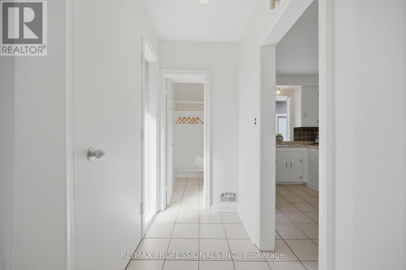 42 Cardigan Road, Toronto, Ontario  M8Z 2W2 - Photo 7 - W13771856