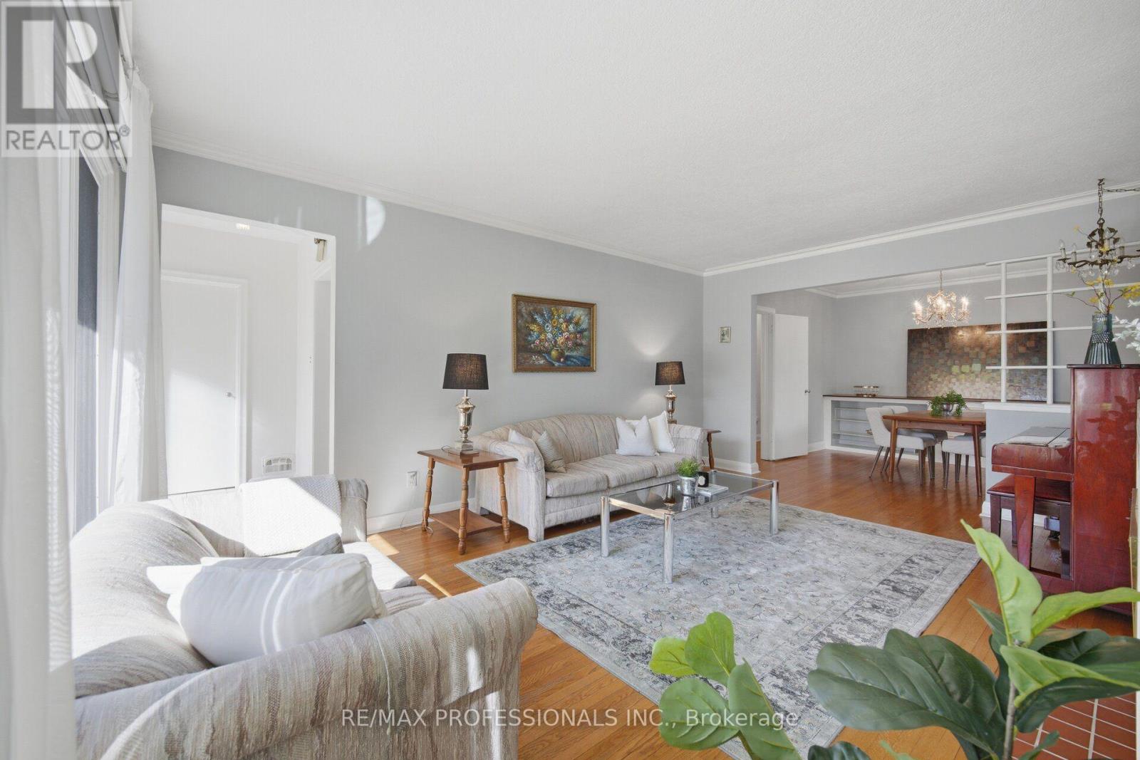 42 Cardigan Road, Toronto, Ontario  M8Z 2W2 - Photo 9 - W13771856
