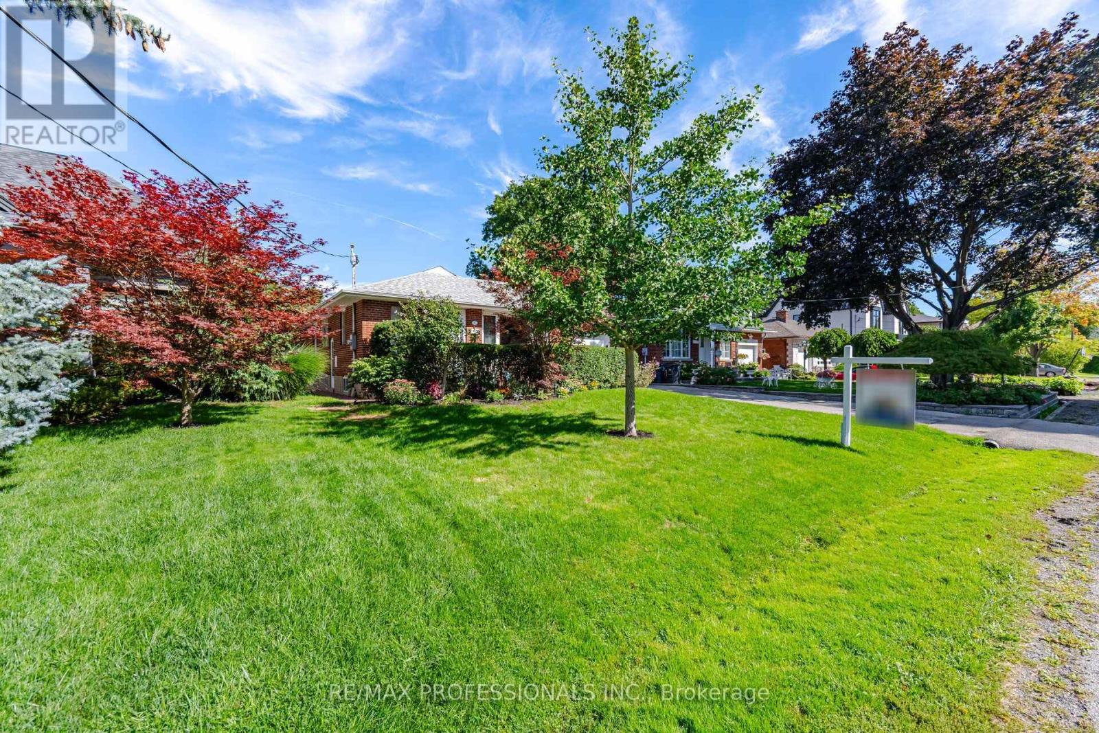 42 Cardigan Road, Toronto, Ontario  M8Z 2W2 - Photo 2 - W13771856