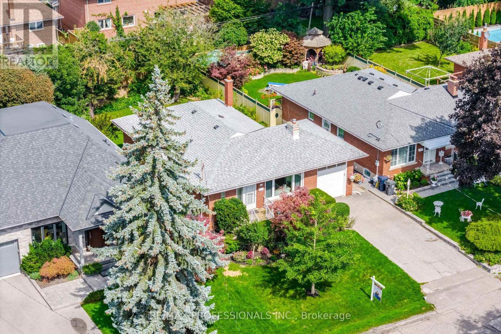 42 Cardigan Road, Toronto, Ontario  M8Z 2W2 - Photo 4 - W13771856