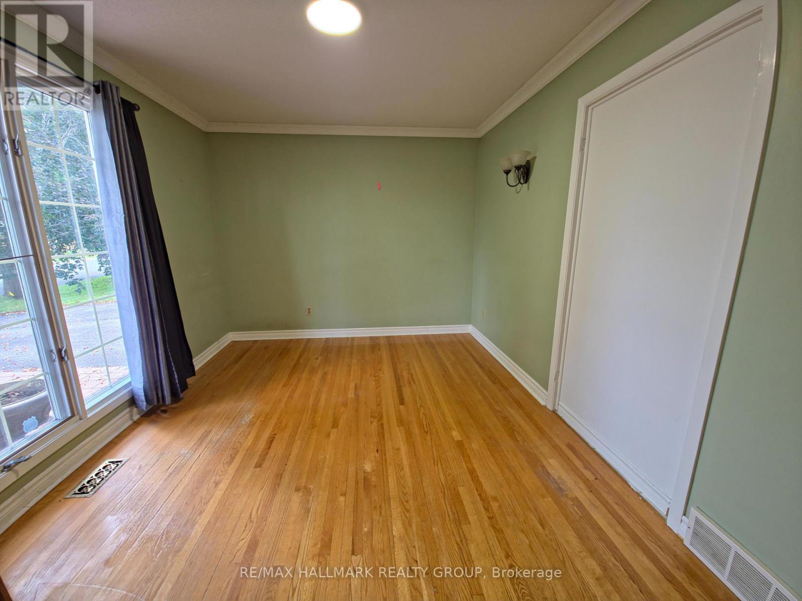 3288 Clearwater Crescent, Ottawa, Ontario  K1V 7S2 - Photo 4 - X13776098