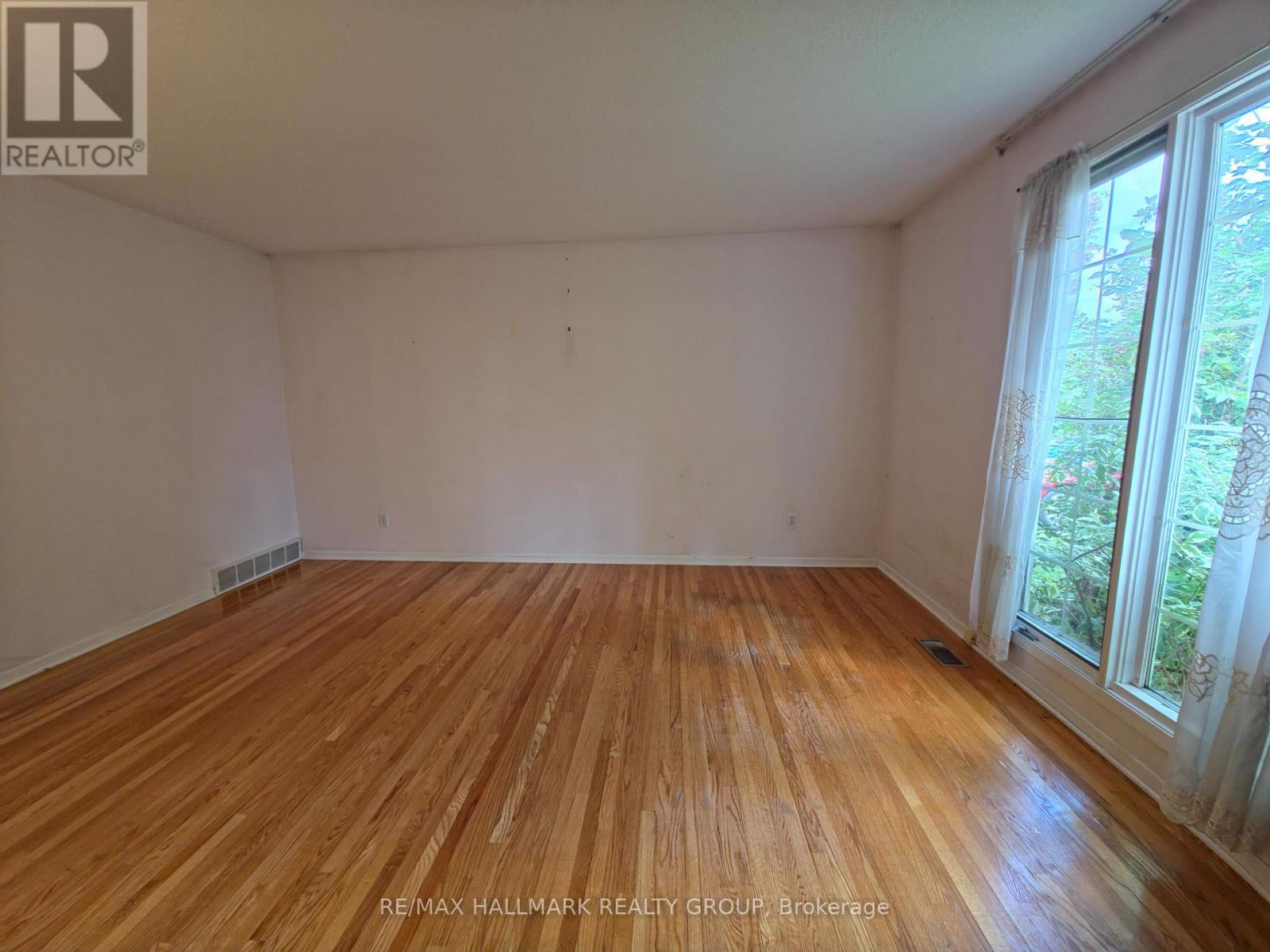 3288 Clearwater Crescent, Ottawa, Ontario  K1V 7S2 - Photo 5 - X13776098