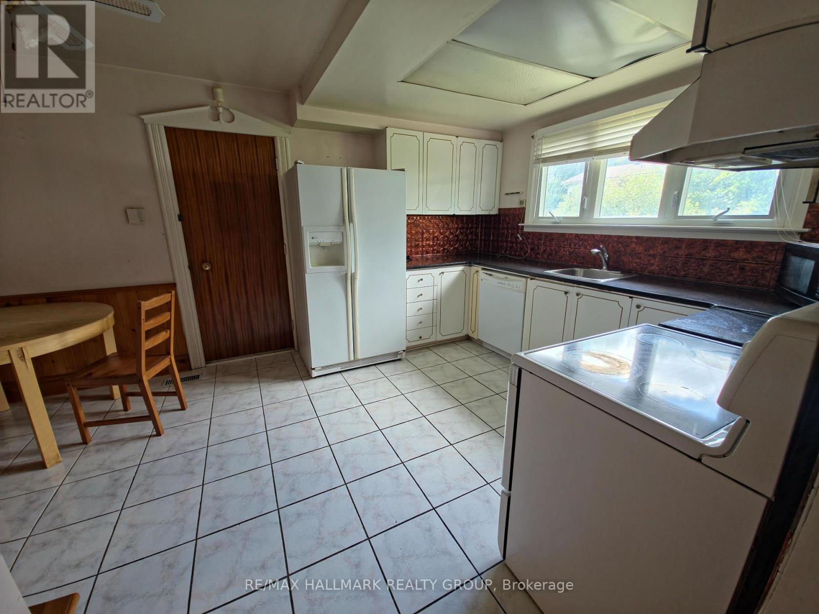 3288 Clearwater Crescent, Ottawa, Ontario  K1V 7S2 - Photo 8 - X13776098