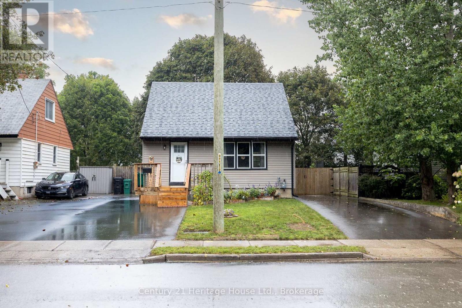 102 STEWART AVENUE, Cambridge, Ontario