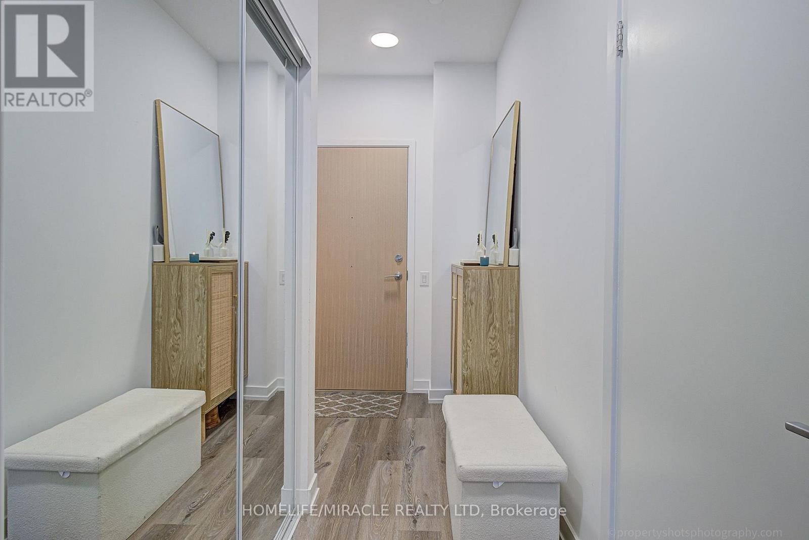 607 - 395 Square One Drive, Mississauga, Ontario  L5B 0P6 - Photo 13 - W13760528